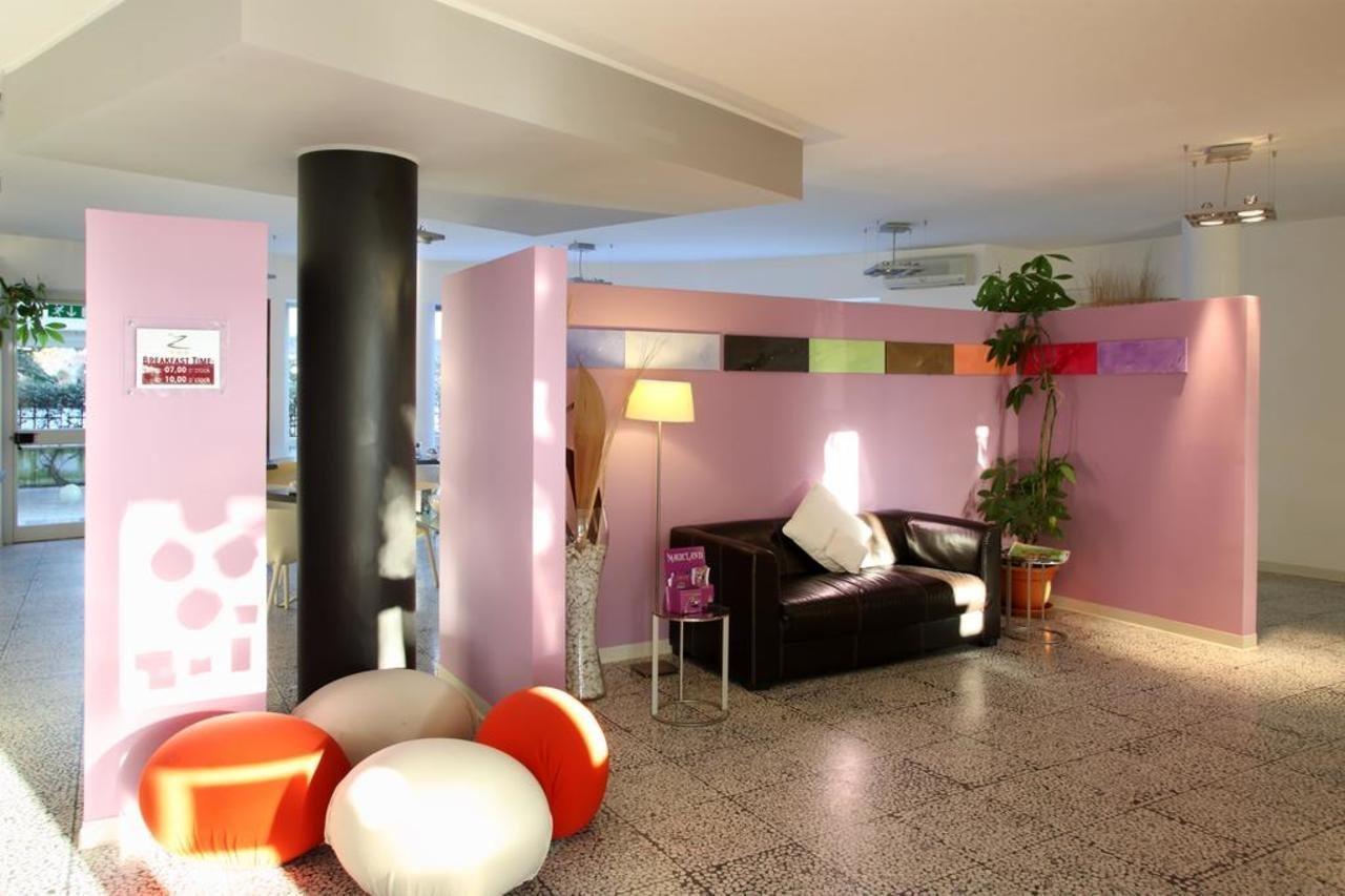 Hotel Zeffiro Sabaudia Exterior photo