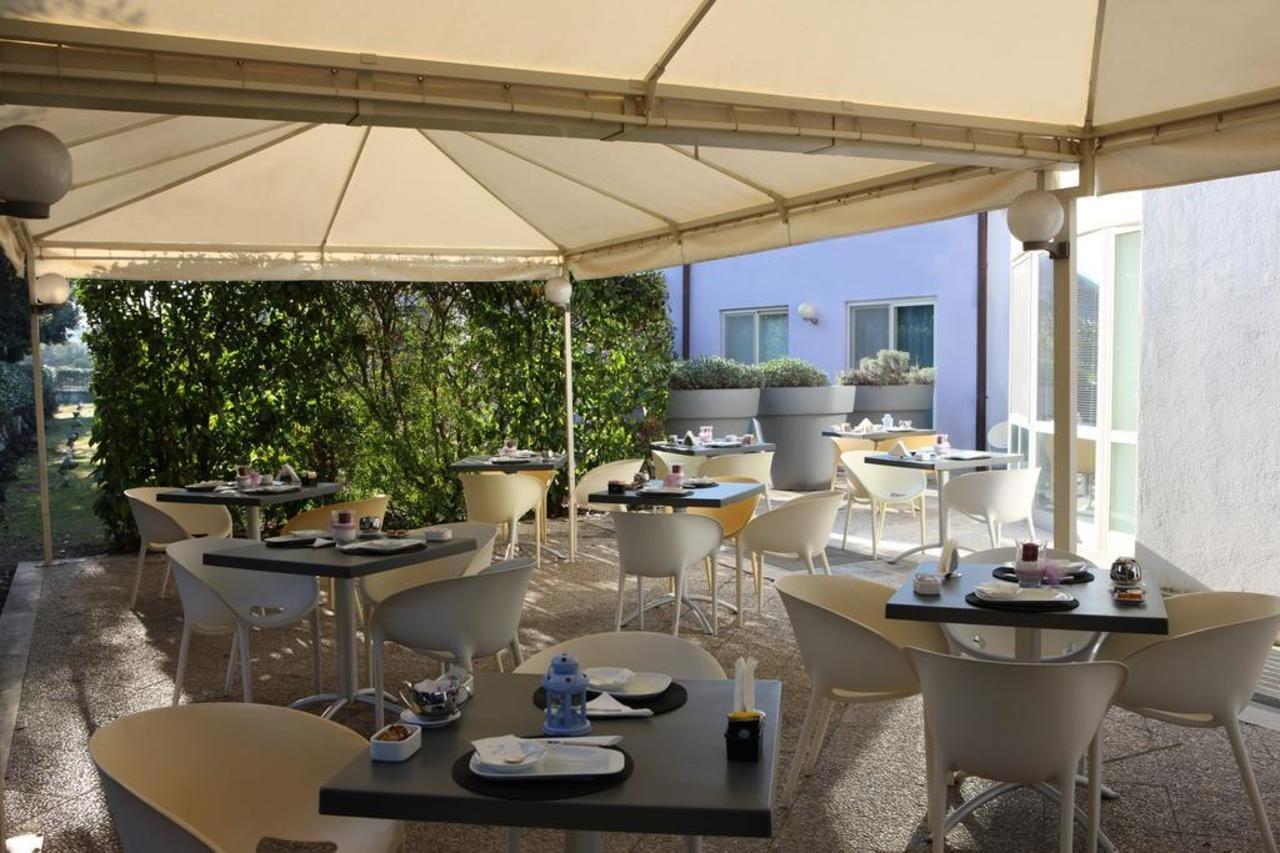 Hotel Zeffiro Sabaudia Exterior photo